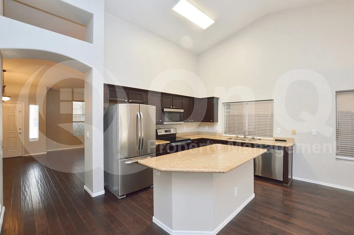 3 bed, 2.0 bath, 1770 sqft, $2,149 — Photo 4