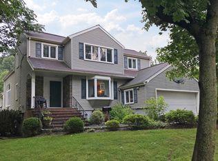 33 Bramble Brook Rd, Ardsley, NY 10502