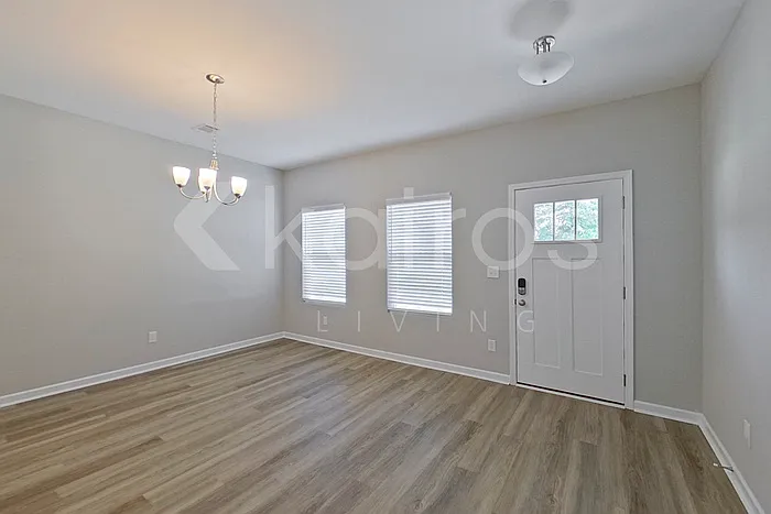 5 bed, 2.5 bath, 2459 sqft, $2,395 — Photo 2