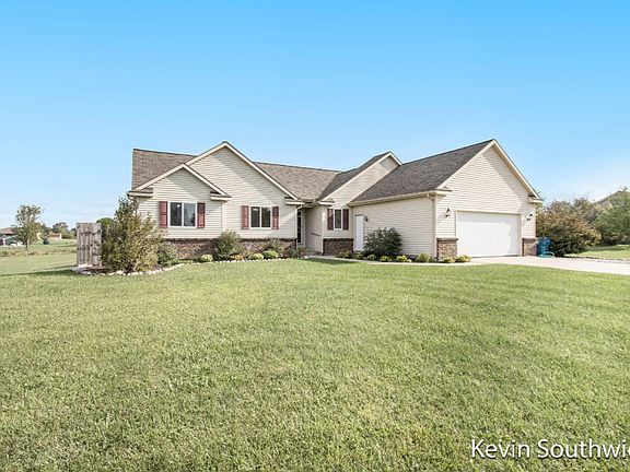 4th image of 16044 Outback Dr