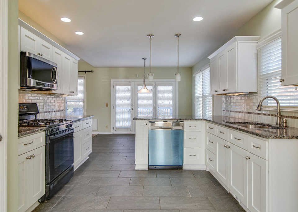 1st image of 612 S Riverbend Ct
