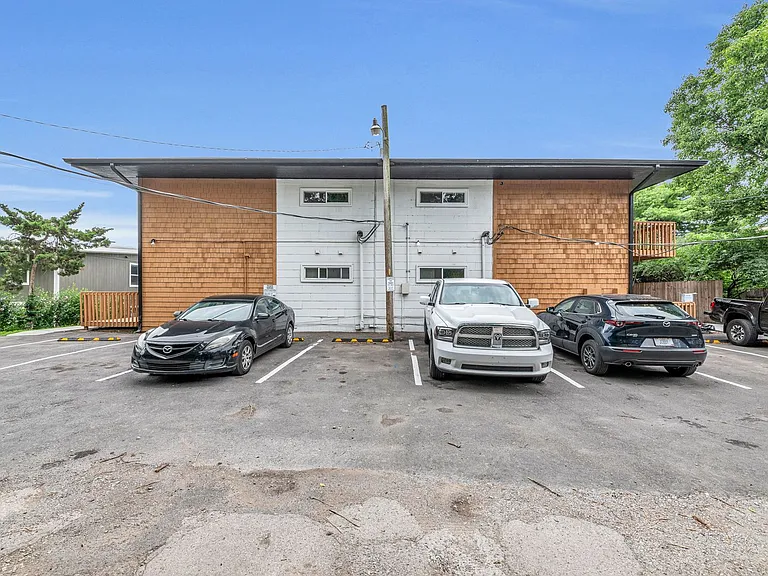 3909 Kenwood Ave — Photo 24