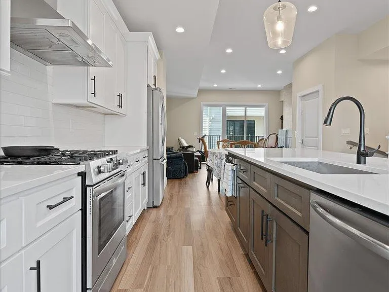 3906 Edwards Rd #B — Photo 14