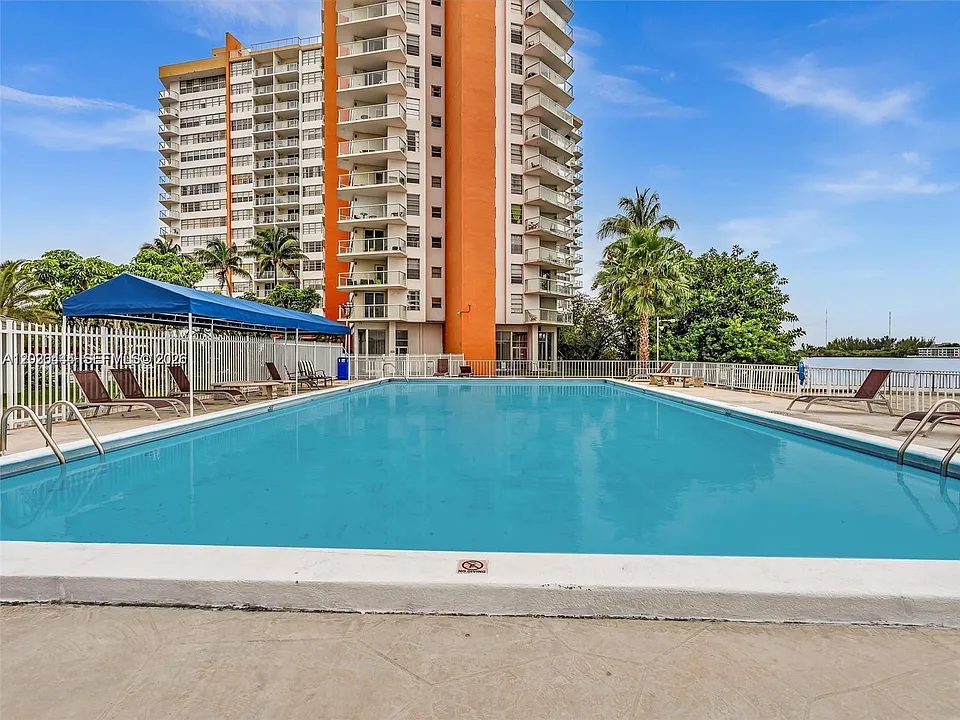 1301 NE Miami Gardens Dr #702W