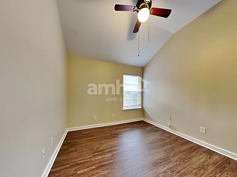 809 Dixon Ln — Photo 18