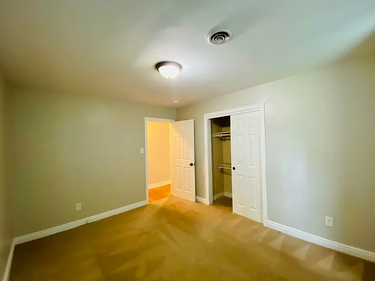 2210 Manlyn Rd — Photo 23