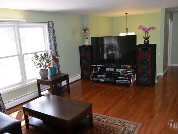 Living room pic 2