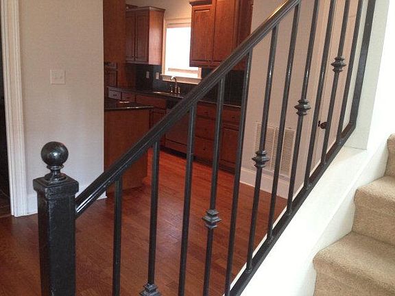 4th image of 124 Falls Grove Dr