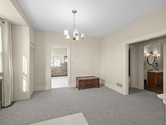 5th image of 2827 Washington Ave