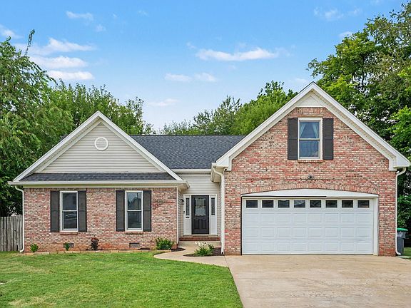 3rd image of 4004 New Grange Cir