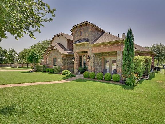 4th image of 909 Crown Valley Dr