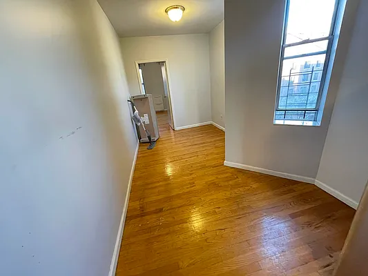 Rented by Tapiro Realty | media 6