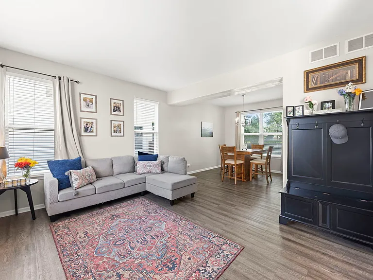 1274 Amaranth Dr — Photo 4