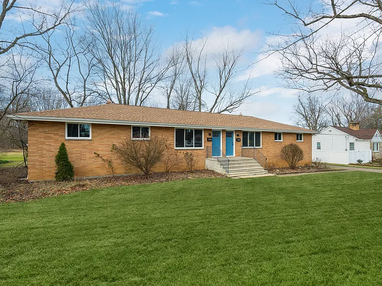 2930 Northglen Dr — Photo 3