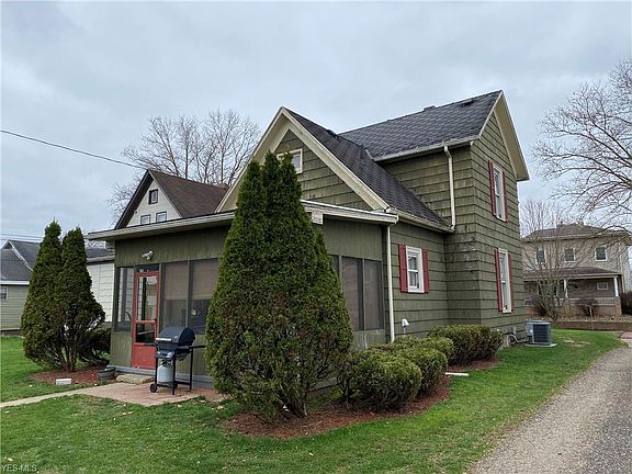 3rd image of 811 Parrish St