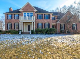 233 Kings Wood Dr, Avon, CT 06001