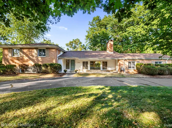 30320 Pondsview Dr, Franklin, MI 48025