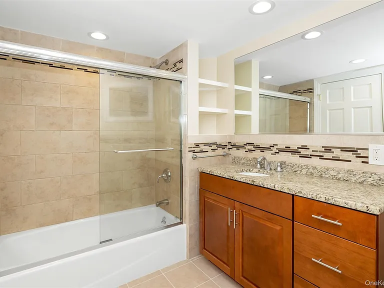 16 Grand Blvd — Photo 27