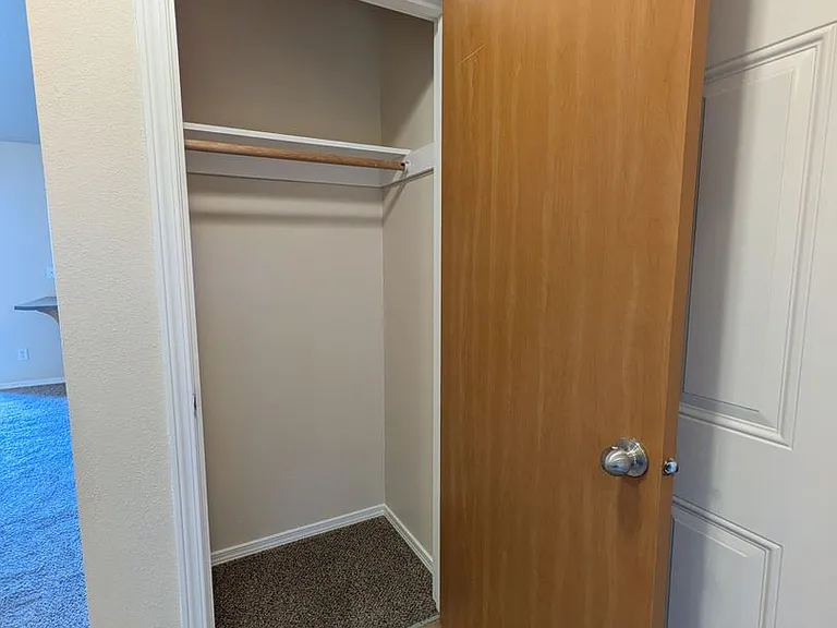 Wellesley Park Apartments — Photo 67