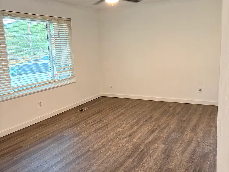 386 S 900W W — Photo 18
