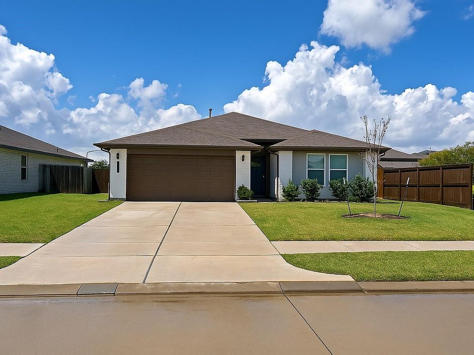 1st image of 16 Desert Spring Ln