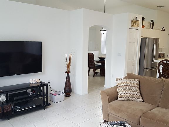 4th image of 5230 NW 49th St