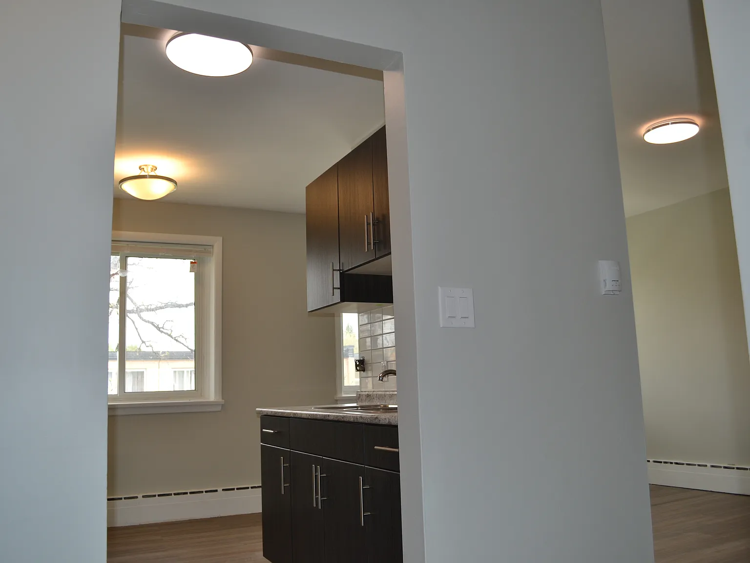 290 Maxwell — Photo 4