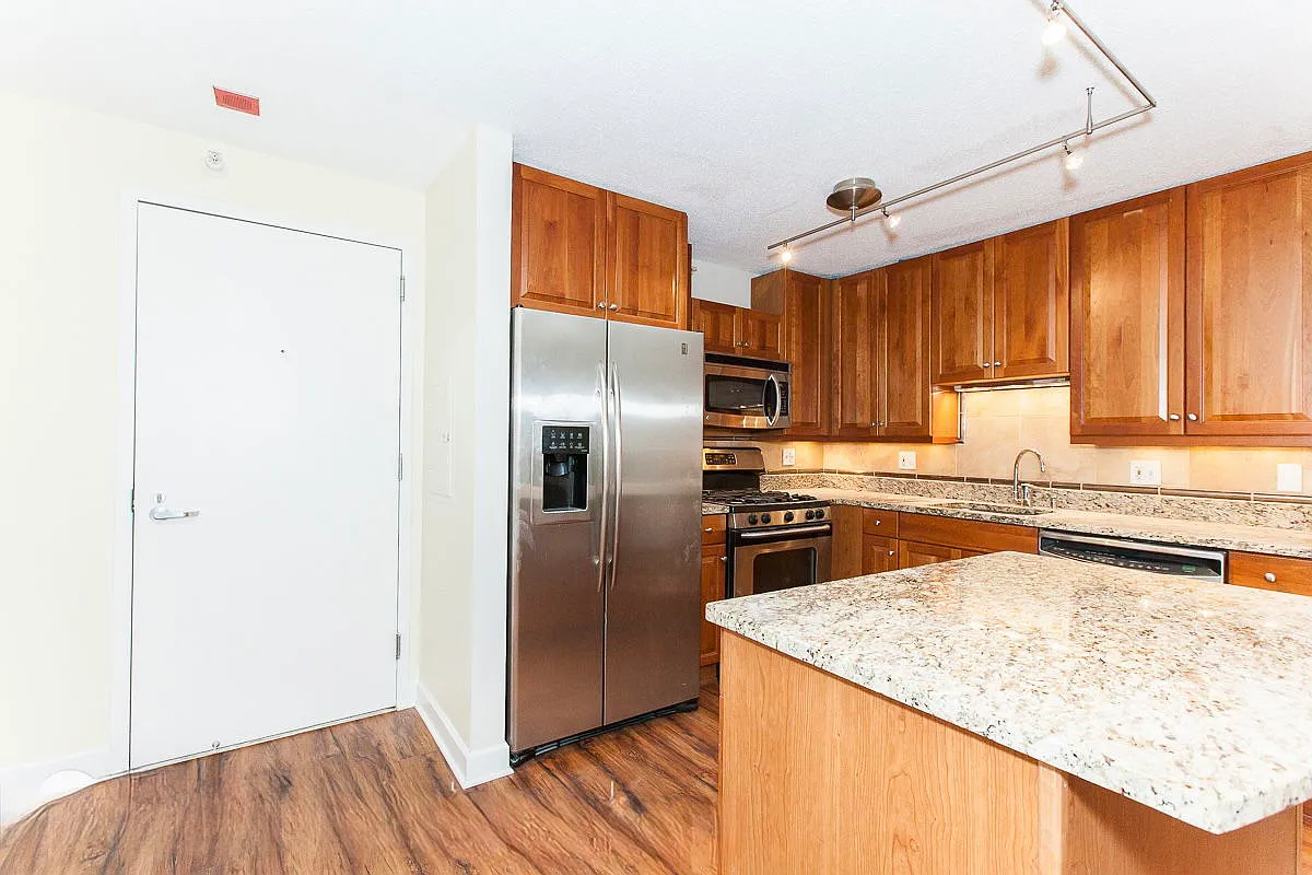 1 bed, 1.0 bath, $2,495 — Photo 3