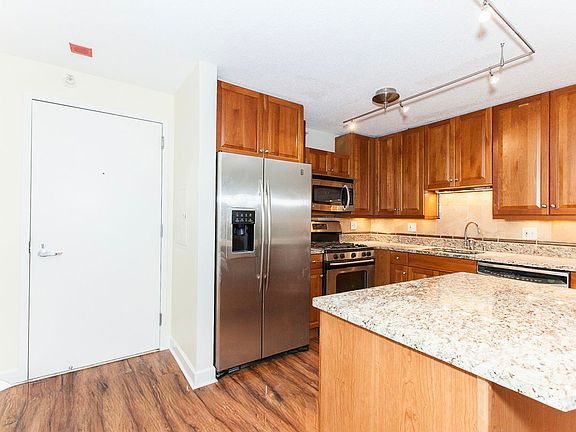 3rd image of 545 N Dearborn St APT 902