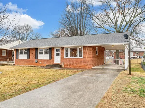 531 Water Oak Rd, Roanoke, VA 24019