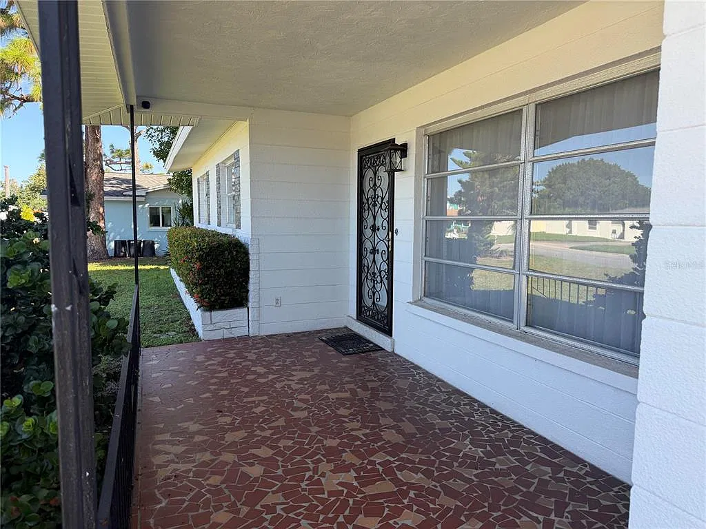 3 bed, 2.0 bath, 1436 sqft, $4,000 — Photo 4