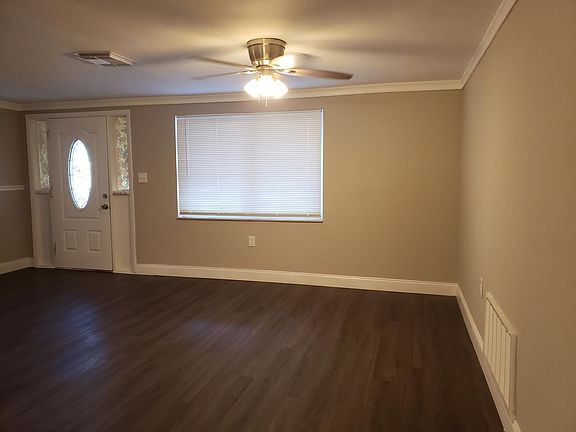 3rd image of 1415 Whitehall Ln