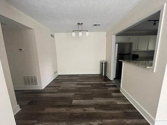 5th image of 702 Countryside Ln SE