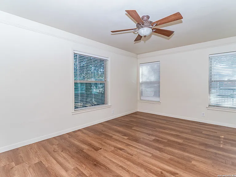 339 E Nottingham Dr — Photo 26