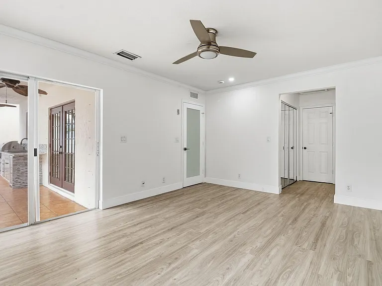 105 Vanessa St — Photo 14