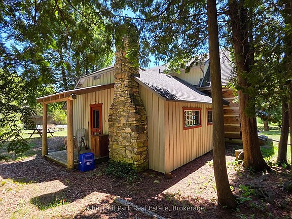 4th image of 79 Pine Tree Harbour Rd