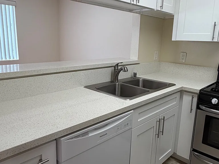 1122 Linden Ave #3 — Photo 8
