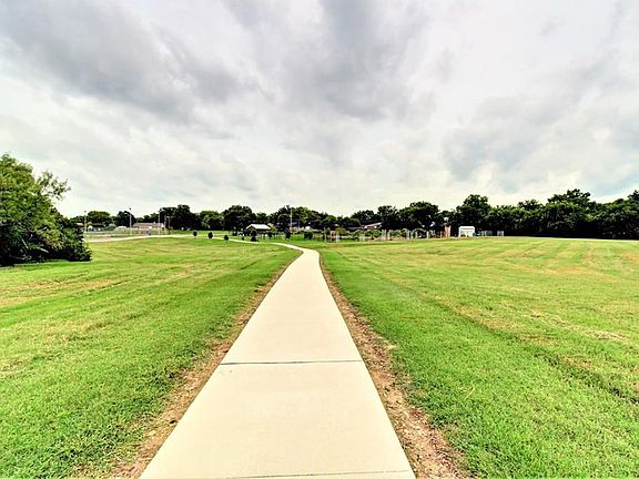 4th image of 1216 Dogwood Dr