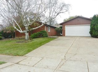 3920 Forest Rd, Davenport, IA 52807