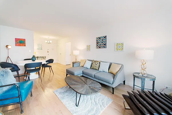 Sold by R New York | media 19