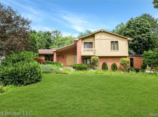 1321 Highland Mdws, Flint, MI 48532