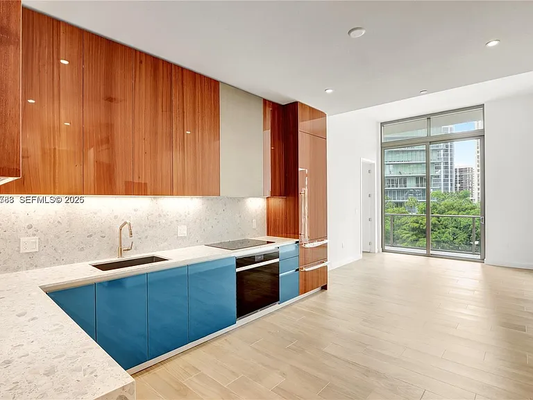 2655 S Bayshore Dr #403 — Photo 2