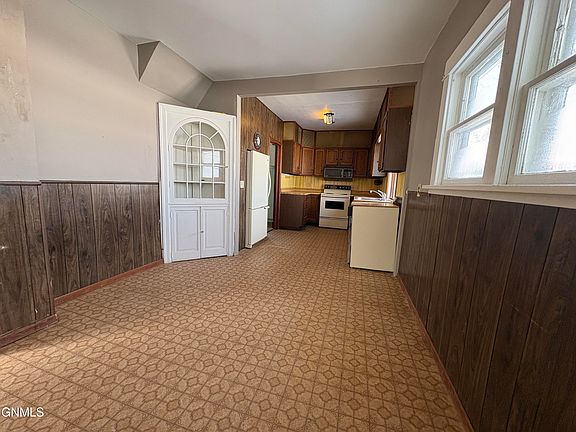 5th image of 310 Horseshoe Dr