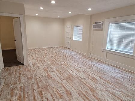 3rd image of 2816 W Jefferson Blvd Unit 1 & 2