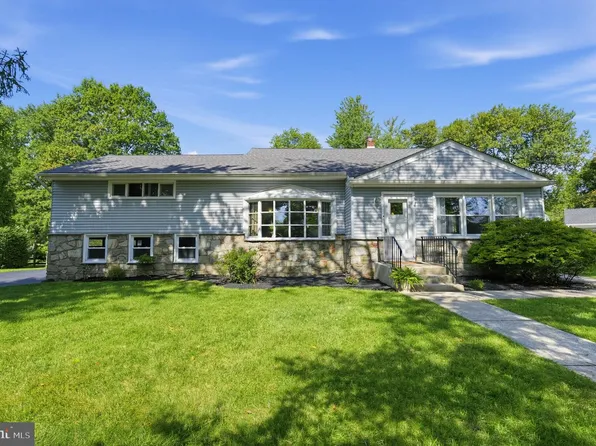 208 Oakland Pl, North Wales, PA 19454
