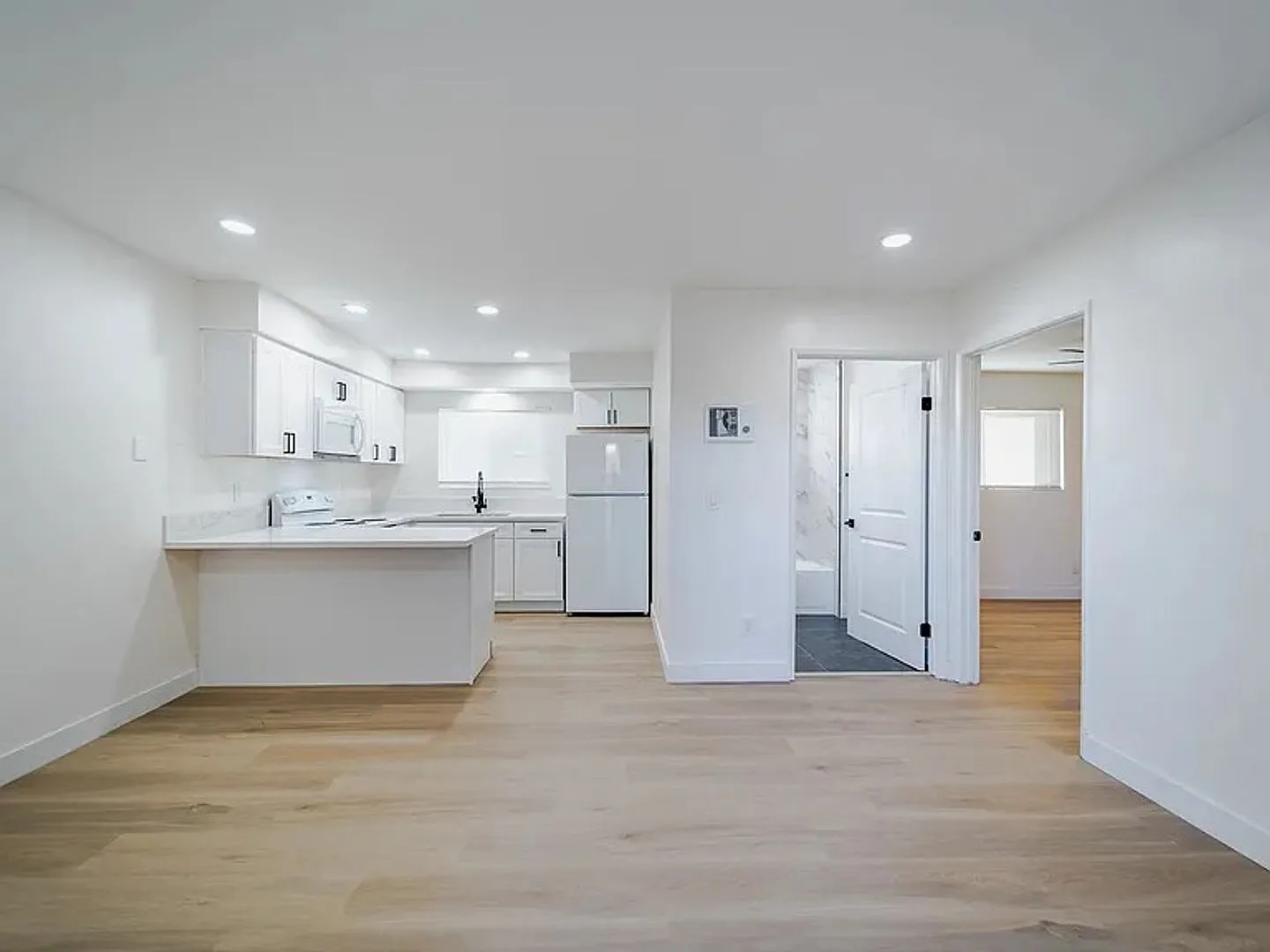 Fairmount Ave | 3681 — Photo 2