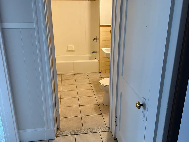270 Washington St #1R — Photo 5