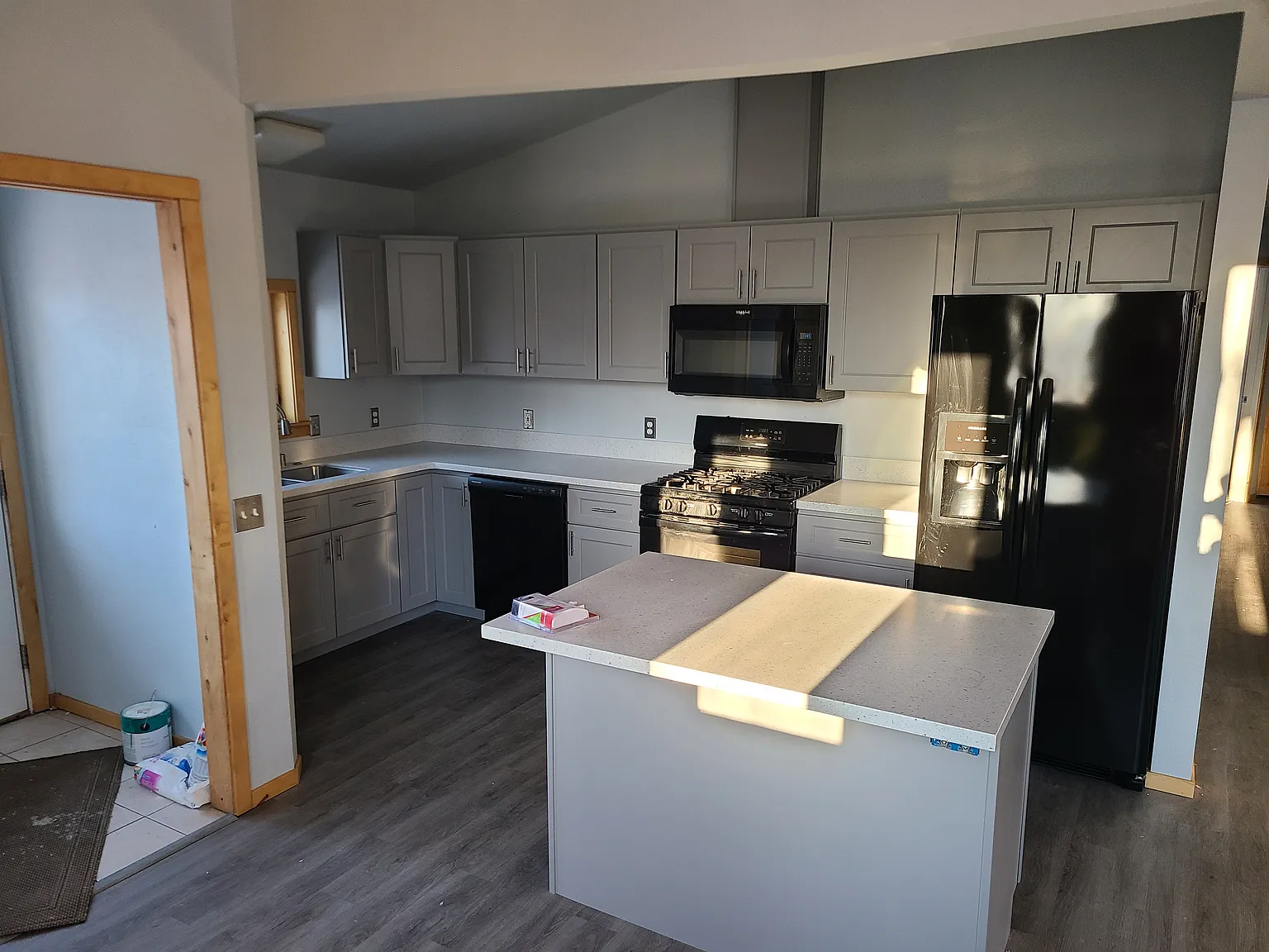 3 bed, 1812 sqft, $2,500 — Photo 2