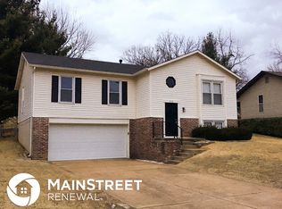 938 Summer Leaf Dr, Saint Peters, MO
