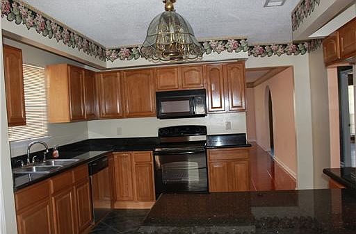 3rd image of 7230 Queensway Dr
